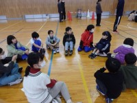 円になって相談