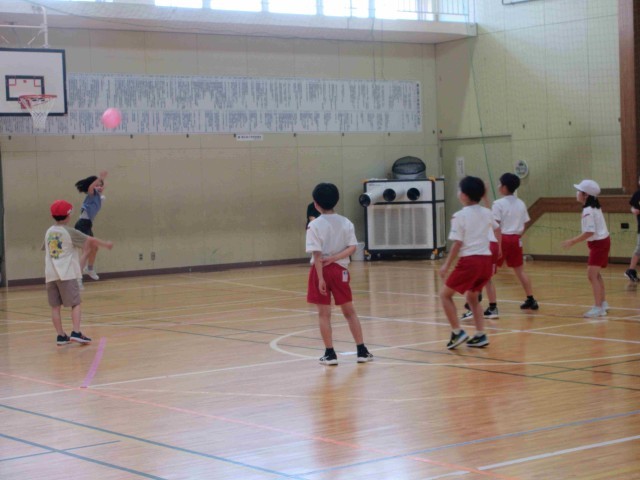 体育館での遊び