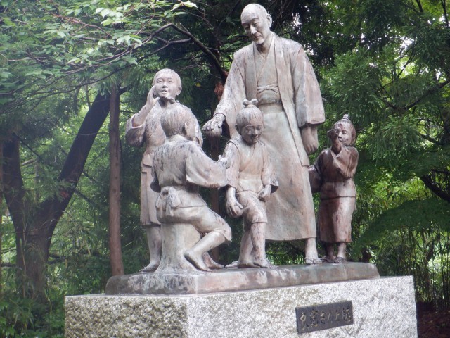 良寛さまと子どもたちの像