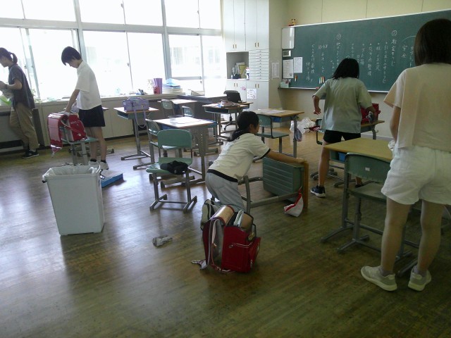 6年生　教室清掃